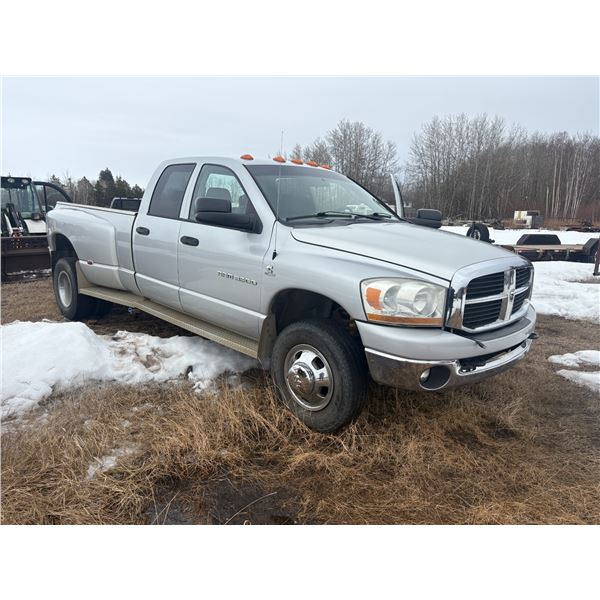 2006 Dodge RAM SLT 3500 4 door Dually, 4x4 auto, 5.9 cummins, original owner, 207,388 orig. km