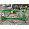 Image 1 : JD 3-prong bale fork quick attach.