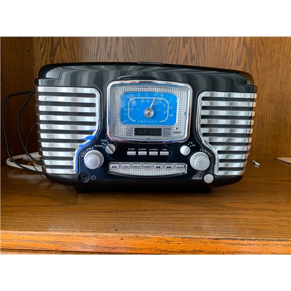 CROSLEY 120V Model: CR612 Collectable alarm clock & radio