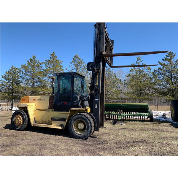 Hyster XL 300, 30,000 lb F.Lift, recent service, showing 8450 hrs., Perkins diesel, S.Shift & Positi