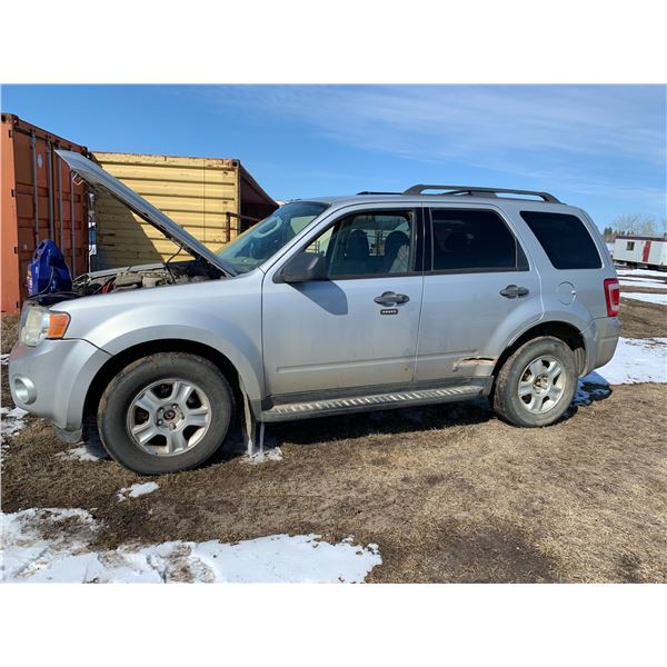 2009 Ford Escape, showing 243,465 km, needs windshield & battery, Runs, poor brakes, has rust, VIN.