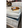Image 2 : 8 STACK PALLETS OF BALLAST AND MORE