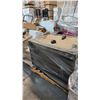 Image 4 : 4 PALLETS OF MISC ITEMS INCL FIXTURES AND MORE