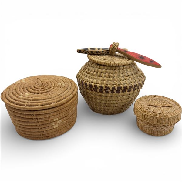 3 Vintage Woven Grass Lidded Containers (Largest is 5" tall x 6" diameter)