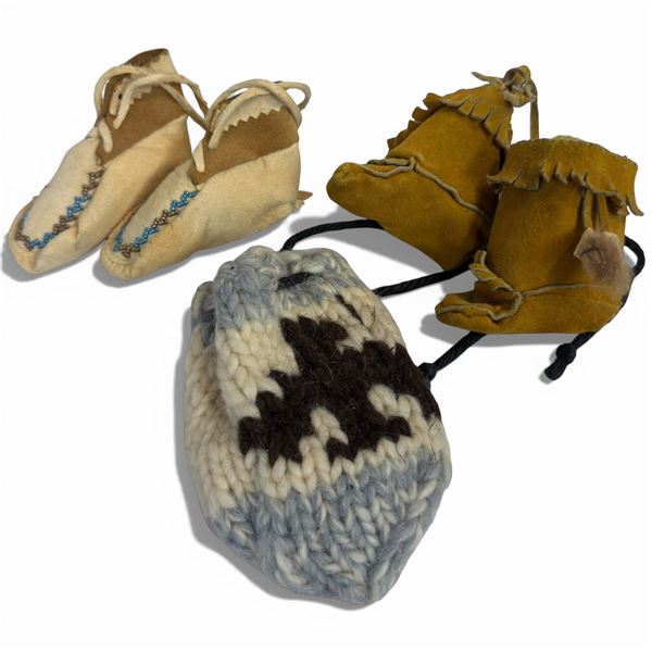 Knitted Pouch and 2 Pairs of Leather Baby Shoes