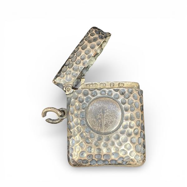 Sterling Silver Arts & Crafts Hammered Finish Vesta Case * British Hallmarks * Weight: 18.3 grams