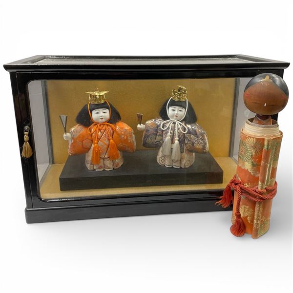 Japanese Kokeshi Scroll Doll & Hina Emperor and Empress Dolls in a Black Lacquered Display Case.(Dis
