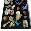 Image 2 : 30 Vintage Brooches - Wide Variety of Styles and Materials - Display Tray Not Included