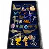 Image 1 : 30 Vintage Brooches - Wide Variety of Styles and Materials - Display Tray Not Included