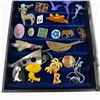 Image 2 : 30 Vintage Brooches - Wide Variety of Styles and Materials - Display Tray Not Included