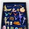 Image 3 : 30 Vintage Brooches - Wide Variety of Styles and Materials - Display Tray Not Included