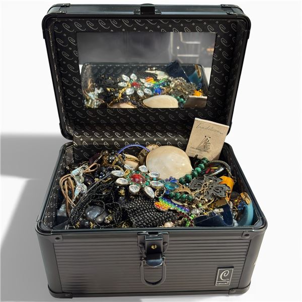 3 KG of Single Earrings, Damaged Jewelry and More in Makeup Case * Great for crafting