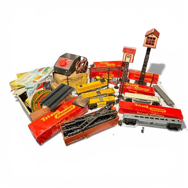 Vintage Tri-ang OO Scale Train Set with Transformer and 2 Tin Towers & OO/HO Tracks *  Many of the o