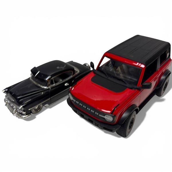 Lot of Two Diecast Cars 1/24 Scale Chevy Bel-Air & 1/18 Scale Maisto Red Ford Bronco