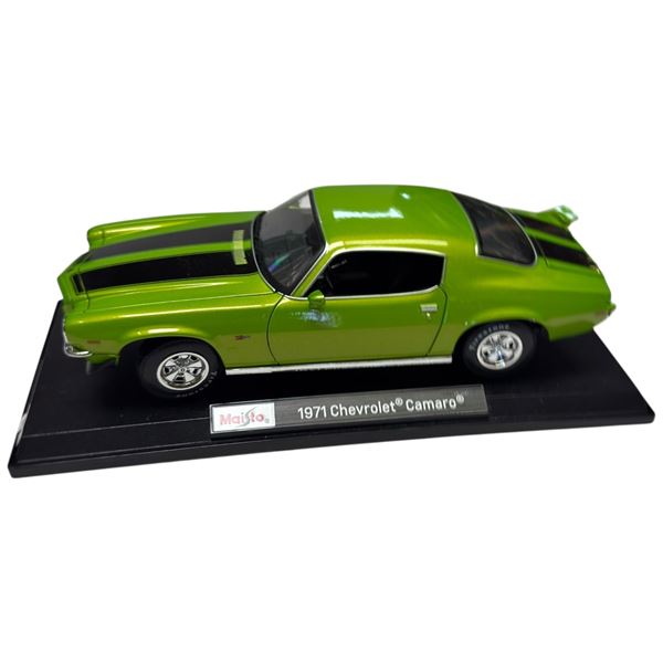 Maisto 1971 Green Chevrolet Camaro Diecast 1:18 Scale
