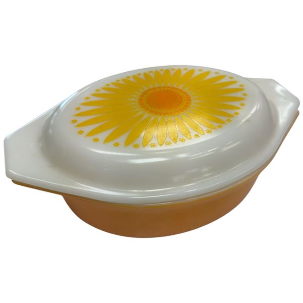 Vintage Pyrex 1.5 Quart Divided Dish Daisy Pattern Model 043 1969-1970