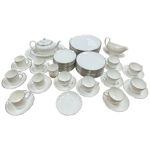 Wedgewood Bone China Doric Pattern 79 Piece Set Teapot, Teacups and Sacuers, Plates, Gravy Boat +++