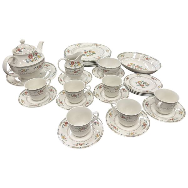 Royal Doulton Kingswood Tableware Set 29 Pieces Teapot, Bowl, Tea Cups and Saucers & Plates Cream...