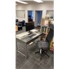 Image 2 : GREY DESK WITH 27" LG MONITOR & MOBILE OFFICE CHAIR