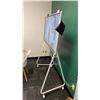 Image 4 : VIBE V55N203W 55' INTERACTIVE WHITEBOARD ON MOBILE STAND