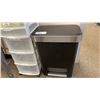 Image 2 : 3 METAL STACKABLE STOOLS, 2 WHITE PLASTIC STORAGE ORGANIZERS & GARBAGE CAN
