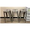 Image 3 : 3 METAL STACKABLE STOOLS, 2 WHITE PLASTIC STORAGE ORGANIZERS & GARBAGE CAN