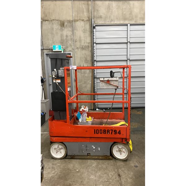 SKYJACK ORANGE 500LB CAPACITY ELECTRICAL VERTICAL MAST LIFT