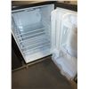 Image 2 : Danby Mini Fridge