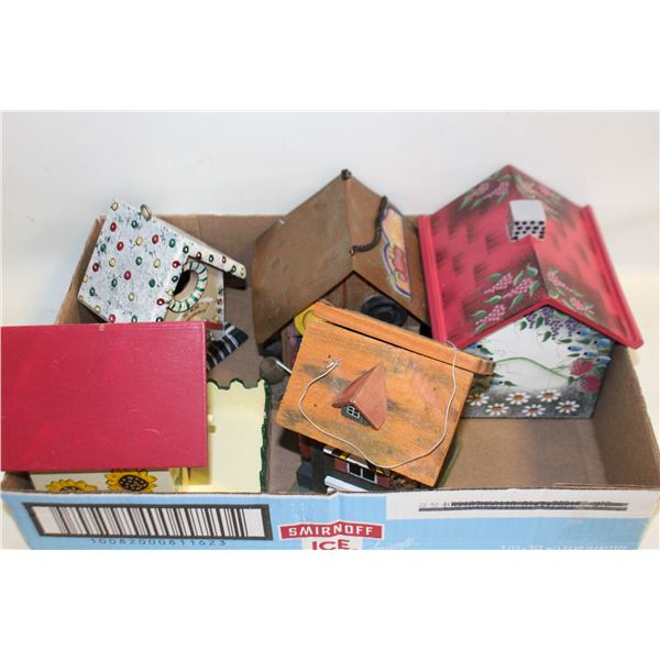 5 DECORATIVE FOLK ART BIRDHOUSES