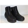 Image 1 : BLONDO WINTER BOOTS SIZE 7