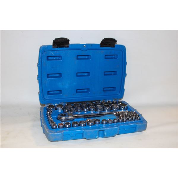 62 PIECE MASTERCRAFT TOOL SET