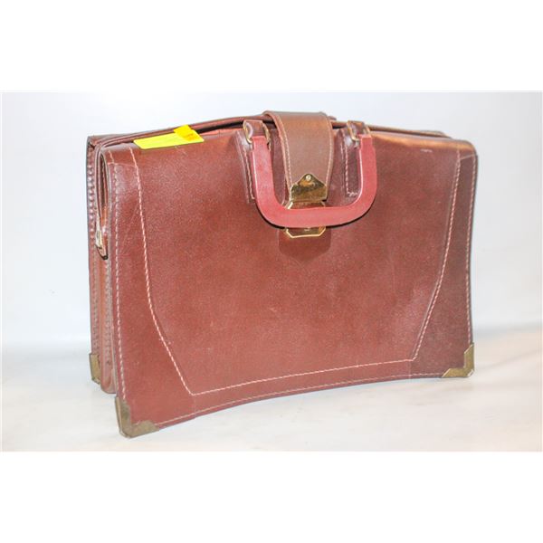 VINTAGE LEATHER BRIEFCASE W/KEYS