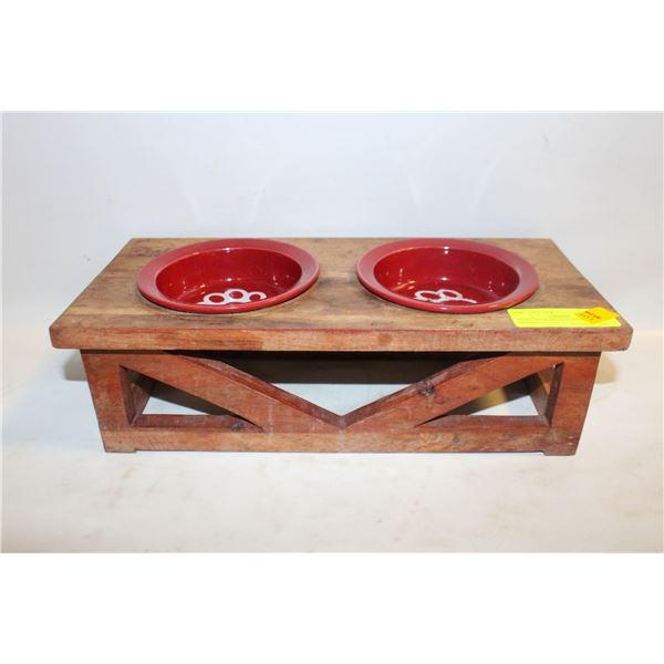 DUAL WOODEN DOG DISH C/W DOGHAUS