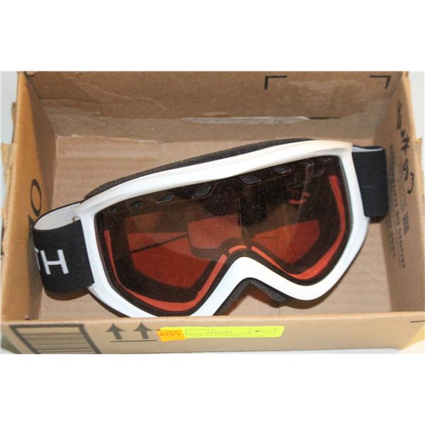 SKI GOGGLE BY SMITH SOME SLIGHT SURFACE MARKS