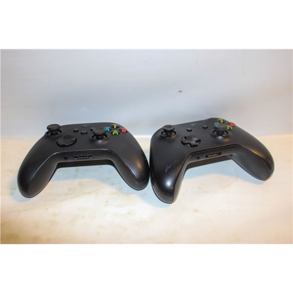2 XBOX ONE CONTROLLERS