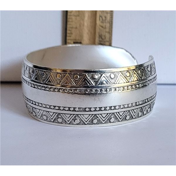 7) ONE INCH WIDE SILVER TONE OPEN ENDED