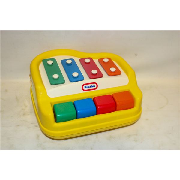 VINTAGE LITTLE TIKES PIANO