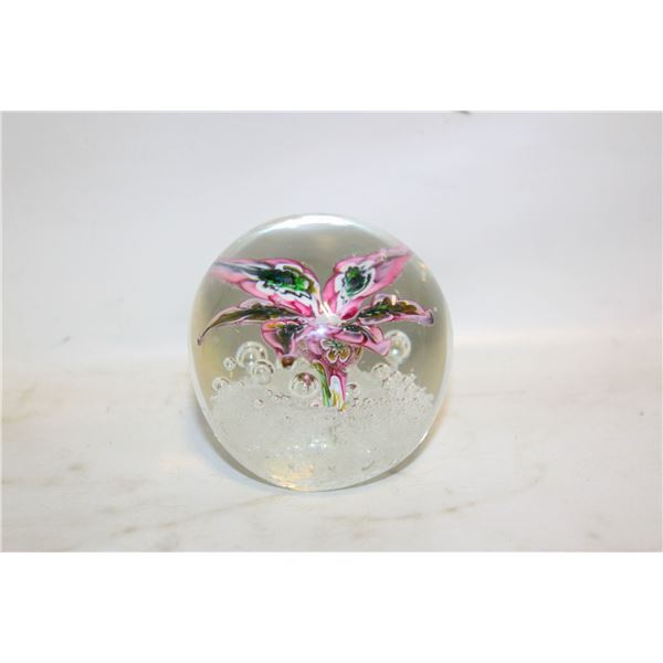 VINTAGE ART GLASS PAPERWEIGHT