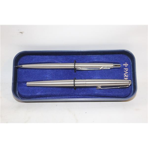 VINTAGE PARKER SILVER PEN/PENCIL SET IN CASE-