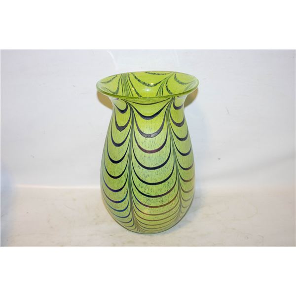 ART GLASS 11" VASE