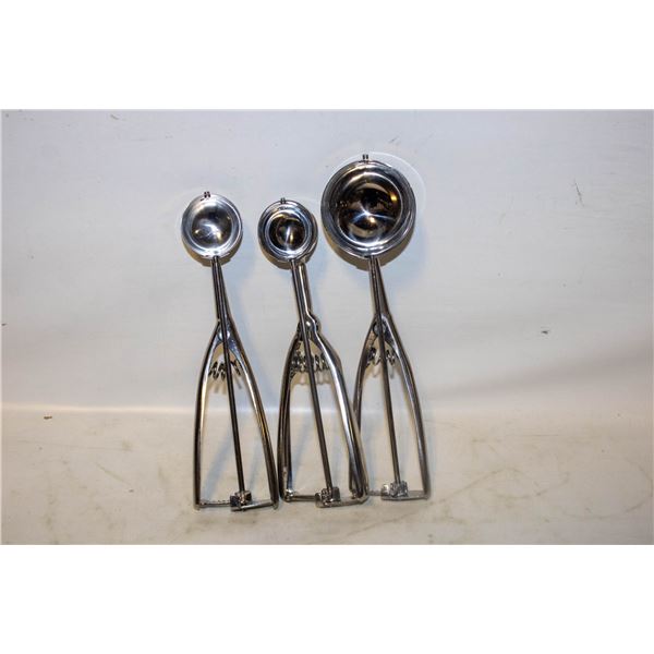 STAINLESS SPRING LOADED ICE CREAM SCOOPS