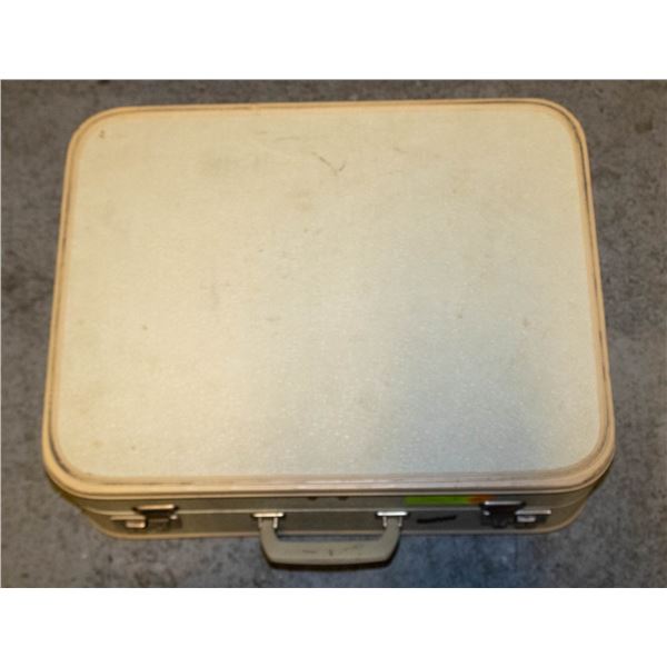 VINTAGE TRAVEL GARD HARD SHELL LUGGAGE SET OF 2