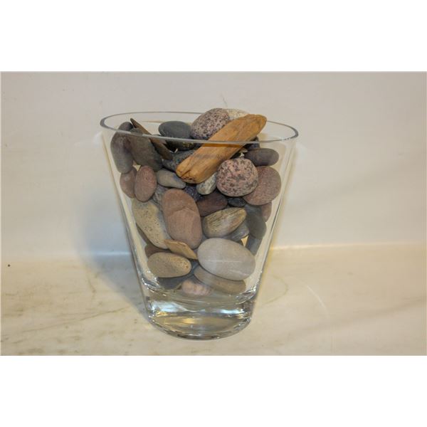 DECORATIVE GLASS VASE W/ RIVER STONES