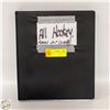 Image 1 : BINDER ALL NHL HOCKEY APPROX 207 CARDS