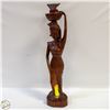 Image 1 : WOOD CARVING OF A LADY CARRYING BASKET
