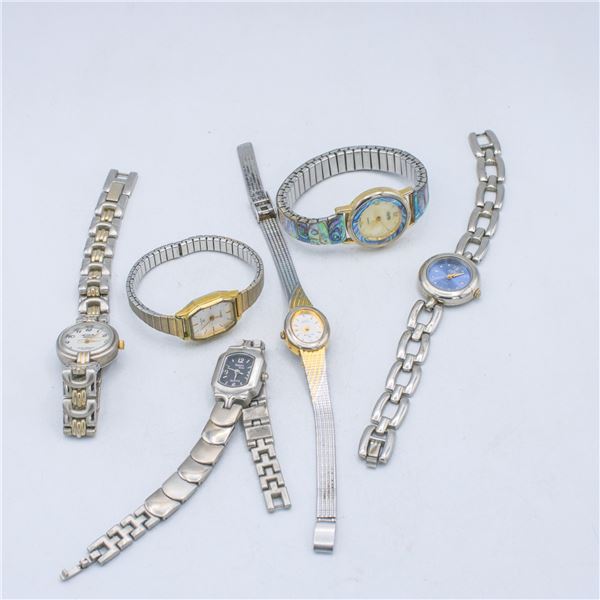 A LOT OF VINTAGE LADIES WATCHES