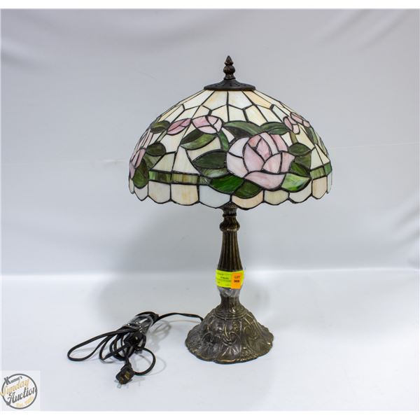 TIFFANY STYLE STAINED GLASS TABLE LAMP