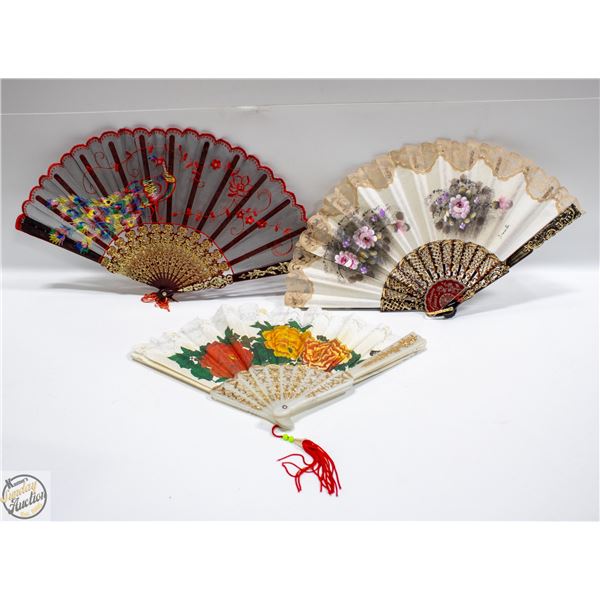 LOT OF VINTAGE HAND FANS