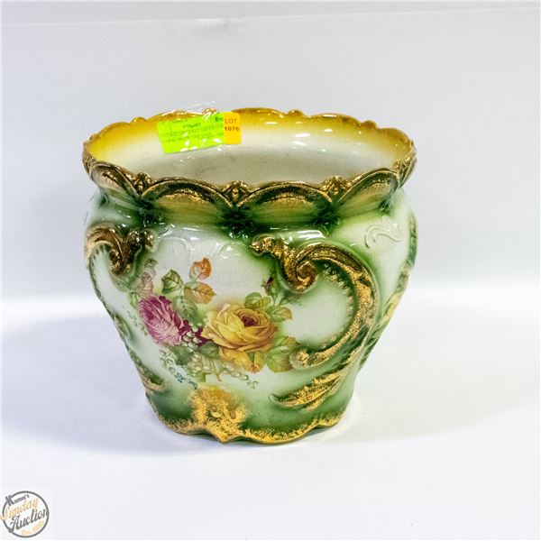 VINTAGE CONQUEST GREEN GOLD FLORAL DECORTIVE VASE