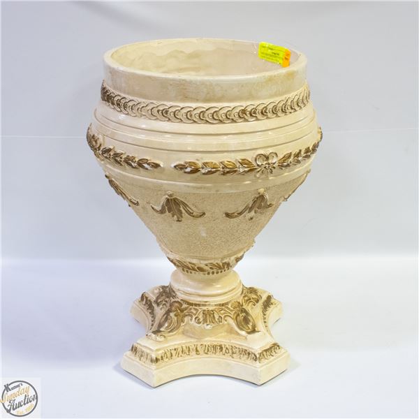 VINTAGE GRECIAN STYLE URN VASE MADE IN CANADA